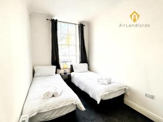 Exceptional 2 bedroom Flat in the Heart of Reading - 4