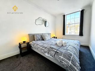 Exceptional 2 bedroom Flat in the Heart of Reading - 6