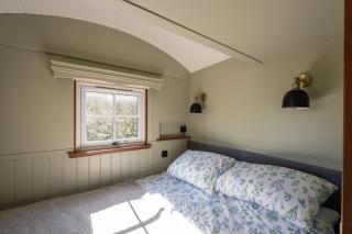 Willows Nest Cosy Shepherds Hut Near Swanage - 5