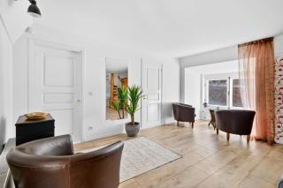 Old Town Penthouse 2 Bedroom Suite on Two Floors - 9