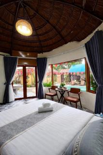 Tropical Wood Retreat Bungalow - Pool view - 9