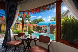 Tropical Wood Retreat Bungalow - Pool view - 2