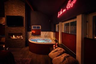 Wellness Tuin - Boudoir Suite - Ultieme Partner Beleving - Indoor Jacuzzi en Openhaard en privé Sauna - in Romantische stijl - Gratis Fles Prosecco & Leuke Partner connect box ! - 4