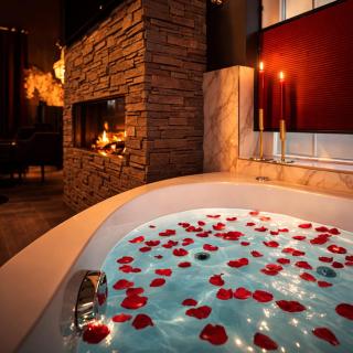 Wellness Tuin - Boudoir Suite - Ultieme Partner Beleving - Indoor Jacuzzi en Openhaard en privé Sauna - in Romantische stijl - Gratis Fles Prosecco & Leuke Partner connect box ! - 5