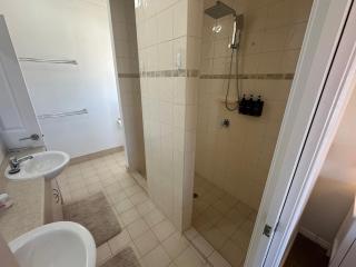 Sea Breeze Beach House - 6