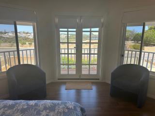 Sea Breeze Beach House - 8