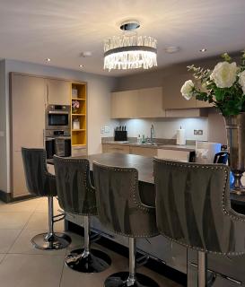 Luxury Durham Home in DH1, Free Parking, No Fees - 8