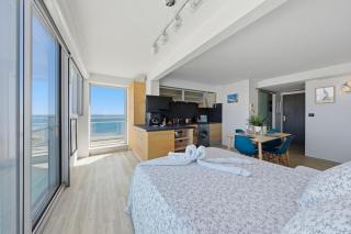 Panoramic Sea View Top-Floor Waterfront Apartment - La Grande-Motte - 2