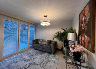 Luxury Durham Home in DH1, Free Parking, No Fees - 2