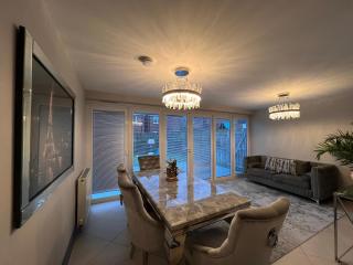 Luxury Durham Home in DH1, Free Parking, No Fees - 6