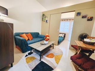 Sucat Cozy Staycation with Pool, Netflix, Wifi, near NAIA, beside SM City Sucat - 5