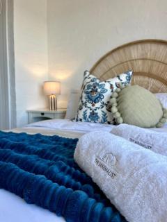Endless blue ocean view escape - 6