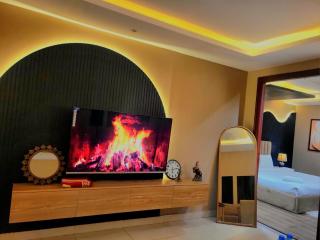 Luxury 1BR City View Suite DHA Phase 4 Goldcrest Mall - 3