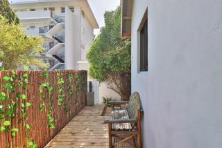 Cesars Cottage Charming Sea Point Hideaway - 1