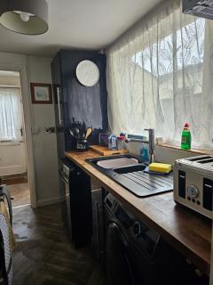 Contractors Corporate Charress House, 6 Bedrooms - 9