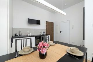 Modern Apartment with Parking and Garden by Noclegi Renters - 5
