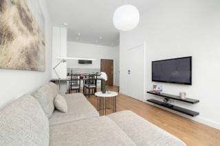 Modern Apartment with Parking and Garden by Noclegi Renters - 4