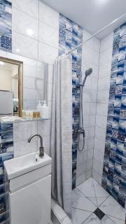 Однокімнатна квартира біля ЦУМу в центрі Полтави Документи для відряджень Безконтатне заселення 24-7 - 7