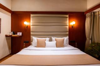 ELIVAAS Signature Lush Villa 6BHK Pet-Friendly Villa with Pool, Gazebo & Garden - 6