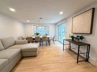 Modern 3 bedroom house, close to downtown Hyannis and Beach - 7