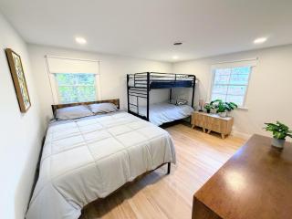 Modern 3 bedroom house, close to downtown Hyannis and Beach - 6