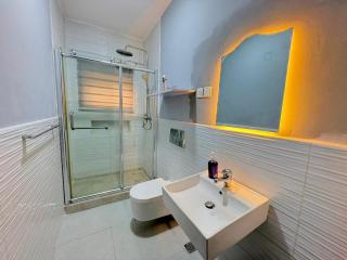 Pinecourt Luxury Apartment - 1