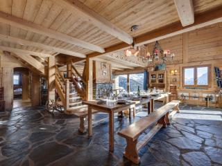 Chalet traditionnel proche des pistes avec grande terrasse - FR-1-690-29 - 0