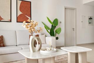 Silkhaus Vacation Homes Prime 2BR in Yas Golf Collection - 5