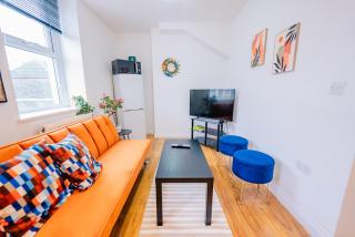 Smart & Stylish 1BR Apartment With Free Wifi - 3