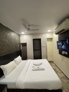 Hotel Amber Empire Vile Parle Near Domestic Airport - 9