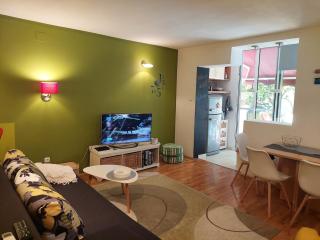 Apartment Issa -1min from the beach,free parking - 1