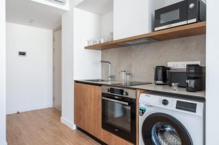 Central Limassol Studio w Balcony Near Beach - 4