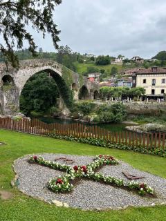 Galeno, en el centro de Cangas de Onís - 0