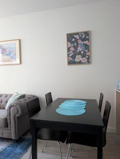 Stylish 2BR Retreat Gym Tennis Pool Sauna - 1