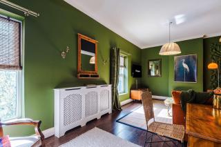 Stylish Retro Retreat by 53 Degrees Property in Manchester 4 Bed Home - 2