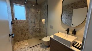 Modern Cabin with Hot Tub & Mountain views - 3