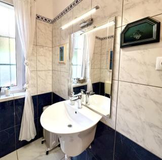 NEW West Coast Ap - Walk to Beach & Old Town - 2