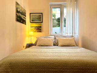 NEW West Coast Ap - Walk to Beach & Old Town - 5