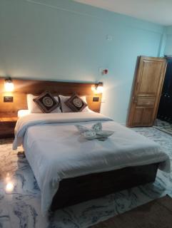 Shalom Guest House & Restaurant - 8