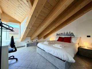 Thiago Home-Elegant Mansarda Santa Giulia Square - 7