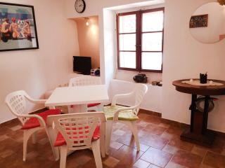 Spektar - Three-bedroom House with Grill in City Center - 1