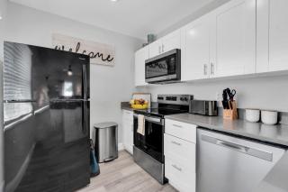 Beach Escape By Coastal Chic Vacations - Holmes Beach - 8