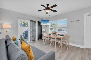 Beach Escape By Coastal Chic Vacations - Holmes Beach - 4