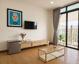 Hugg daily airport 5 - 2