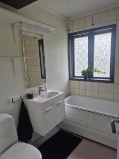 Spacious Trolltunga apartment close to the city center, good parking - 4