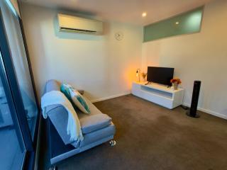 Sleek & Cozy 1BR Apt in Melbourne CBD - 6