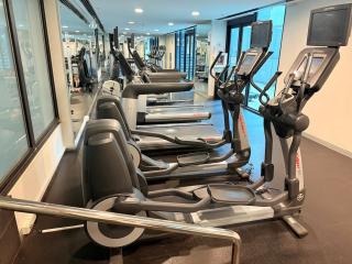 Sleek & Cozy 1BR Apt in Melbourne CBD - 3