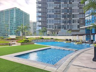BGC Uptown Parksuites Modern 1BR with Balcony 300mbps - 1