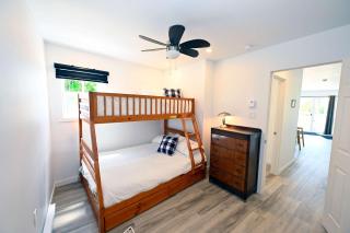 Condo Bord de fleuve Piscine - Les Voitures d'Eau - 4