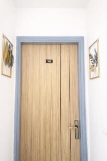 Cozy 1 BHK Private Balcony DLF Phase 3 Gurgaon - 6